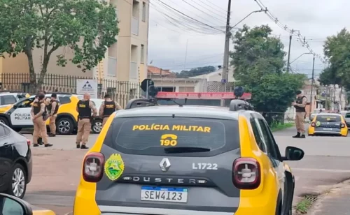 Imagem referente a Suspeito de tentar arrastar mulher para dentro de carro morre em confronto com a PM