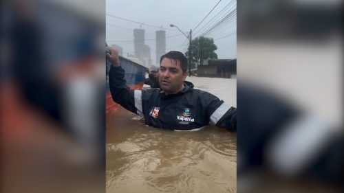 Imagem referente a Itapema embaixo d’água: Prefeito posta vídeo mostrando condição das praias em Santa Catarina