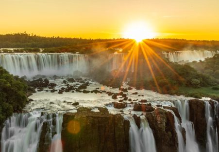 Imagem referente a Parque Nacional do Iguaçu amplia horários e experiências para as férias de janeiro