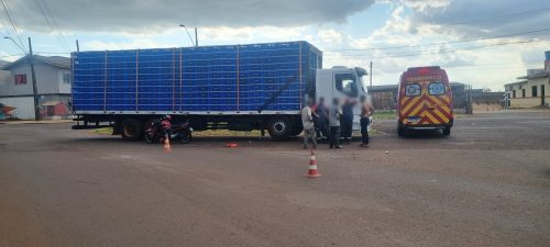 Imagem referente a Motociclista fica ferido após acidente com caminhão no Brasmadeira