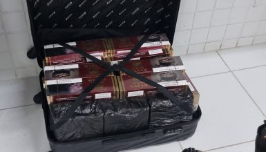 Imagem referente a Choque apreende bagagem com caixas de cigarro na rodoviária de Cascavel