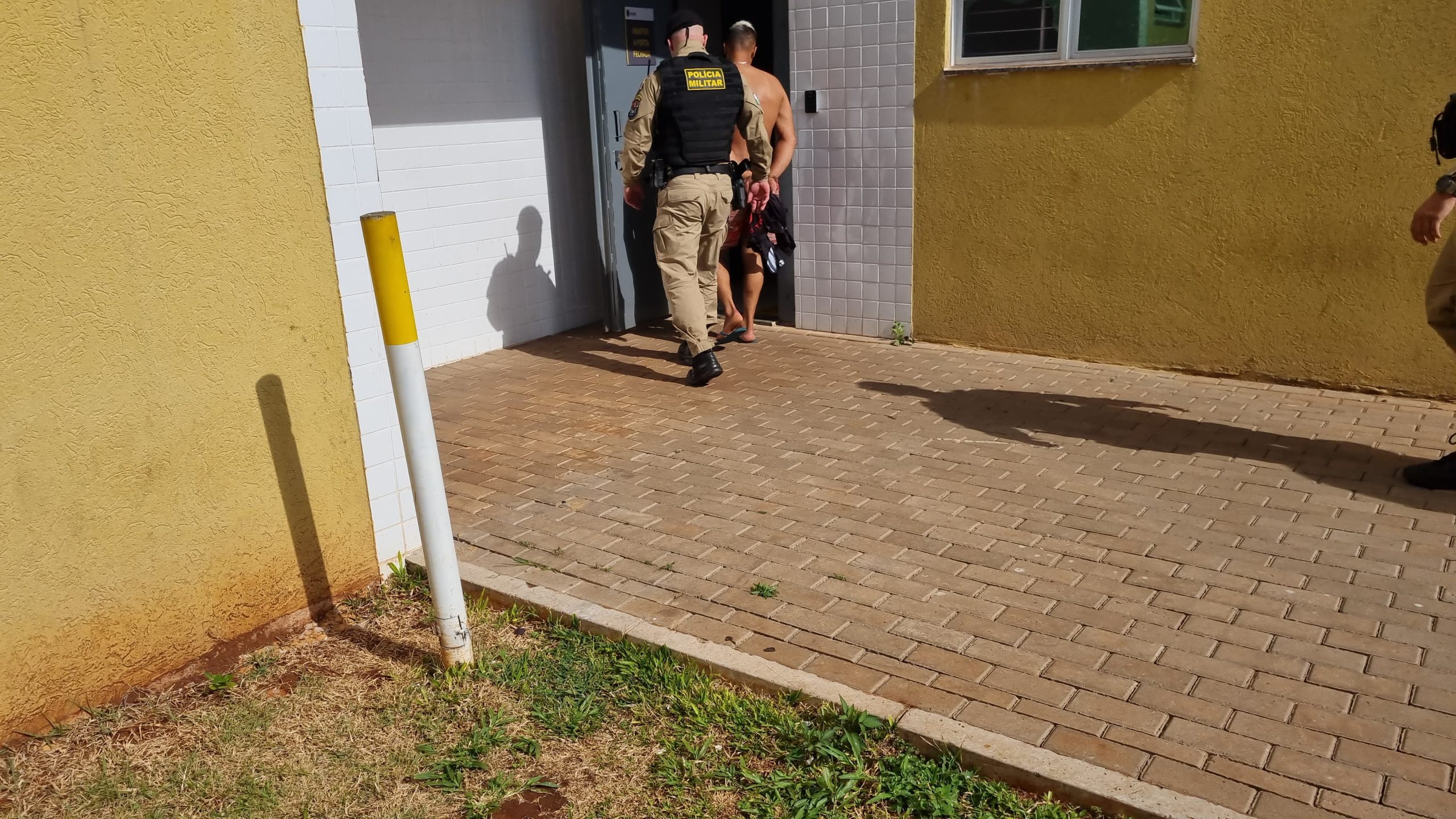 Mulher pede ajuda da PM após ser agredida em residência no Conjunto Melissa