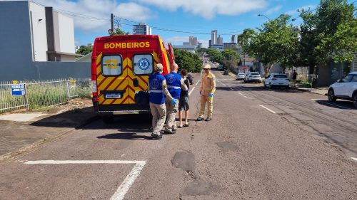 Imagem referente a Adolescente fratura os punhos após colidir bicicleta contra o muro