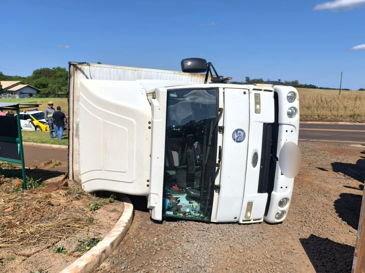 Caminhão com placa de Cascavel se envolve em acidente em Pato Bragado
