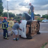 Imagem referente a Ford Ka tomba após acidente no Interlagos e passageira fica ferida