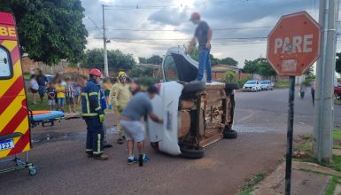 Imagem referente a Ford Ka tomba após acidente no Interlagos e passageira fica ferida