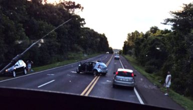 Imagem referente a Colisão entre caminhão e automóvel deixa dois mortos e cinco feridos na BR-277 em Guaraniaçu