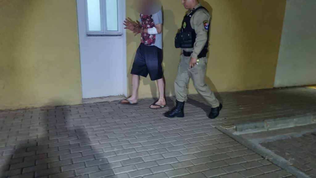 Violência em Céu Azul: Homem é preso após agredir esposa em via pública