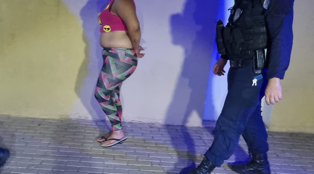 Nora morde sogra e cunhado menor em residência no Cancelli e acaba presa pela GM Nora morde sogra e cunhado menor em residência no Cancelli e acaba presa pela GM