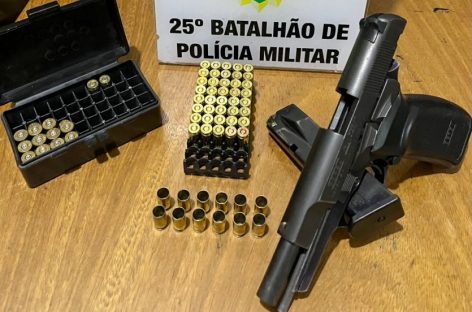 PM de Umuarama prende homem após disparos e apreende pistola sem registro Imagem referente a PM de Umuarama prende homem após disparos e apreende pistola sem registro