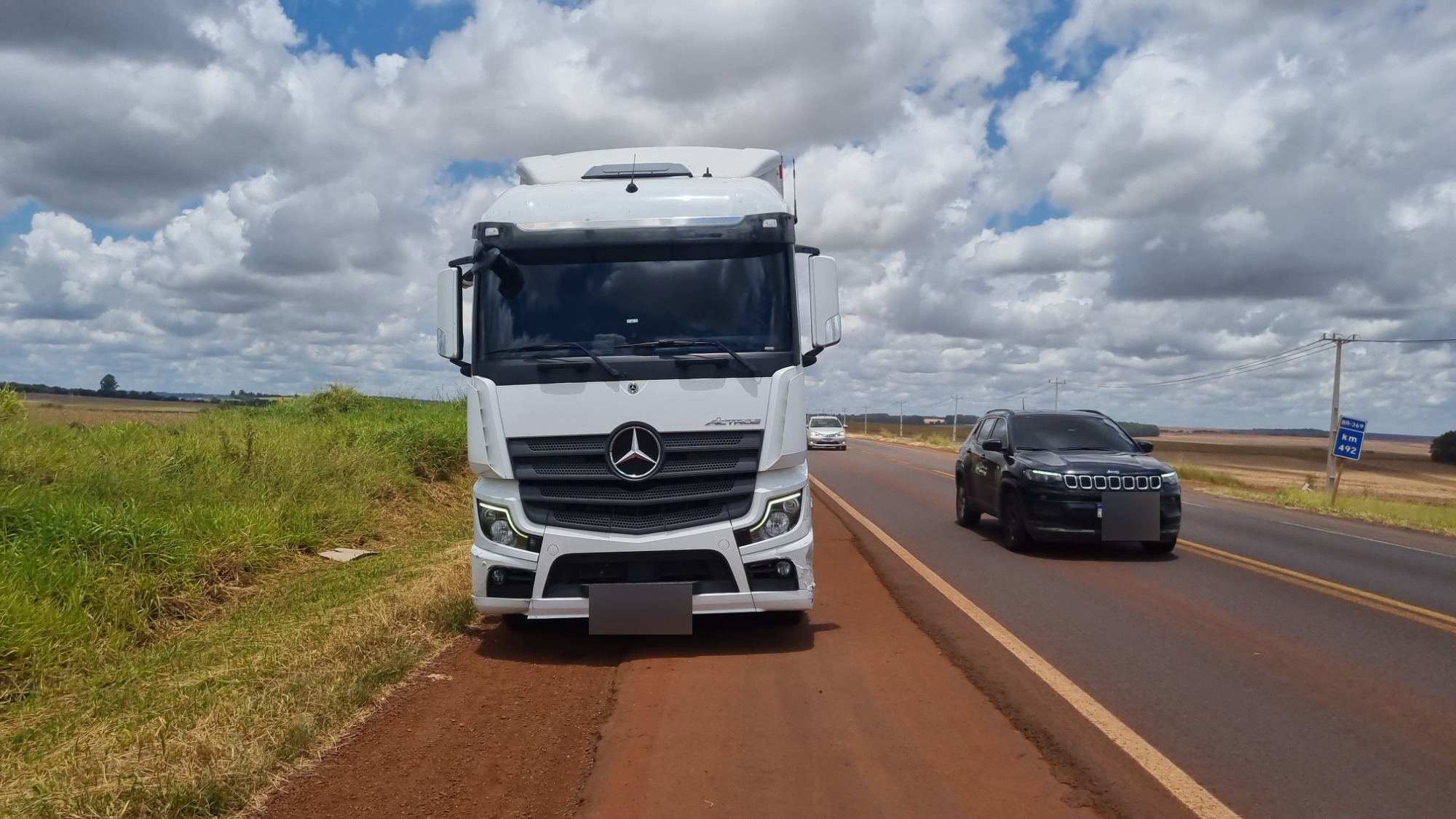 Colisão entre caminhão e Jeep na BR-369: susto, mas sem feridos