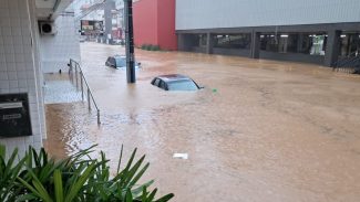 Chuva diminui em Santa Catarina, mas chegada de frente fria preocupa