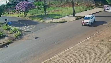 Imagem referente a Câmera flagra carro atingindo criança de bicicleta na Rua Rio da Paz