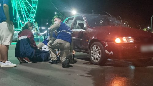 Imagem referente a Mãe e filha em motocicleta ficam feridas após acidente no Centro de Cascavel