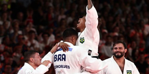 Imagem referente a Judô: Brasil bate EUA em disputa por equipes, 1ª após bronze em Paris