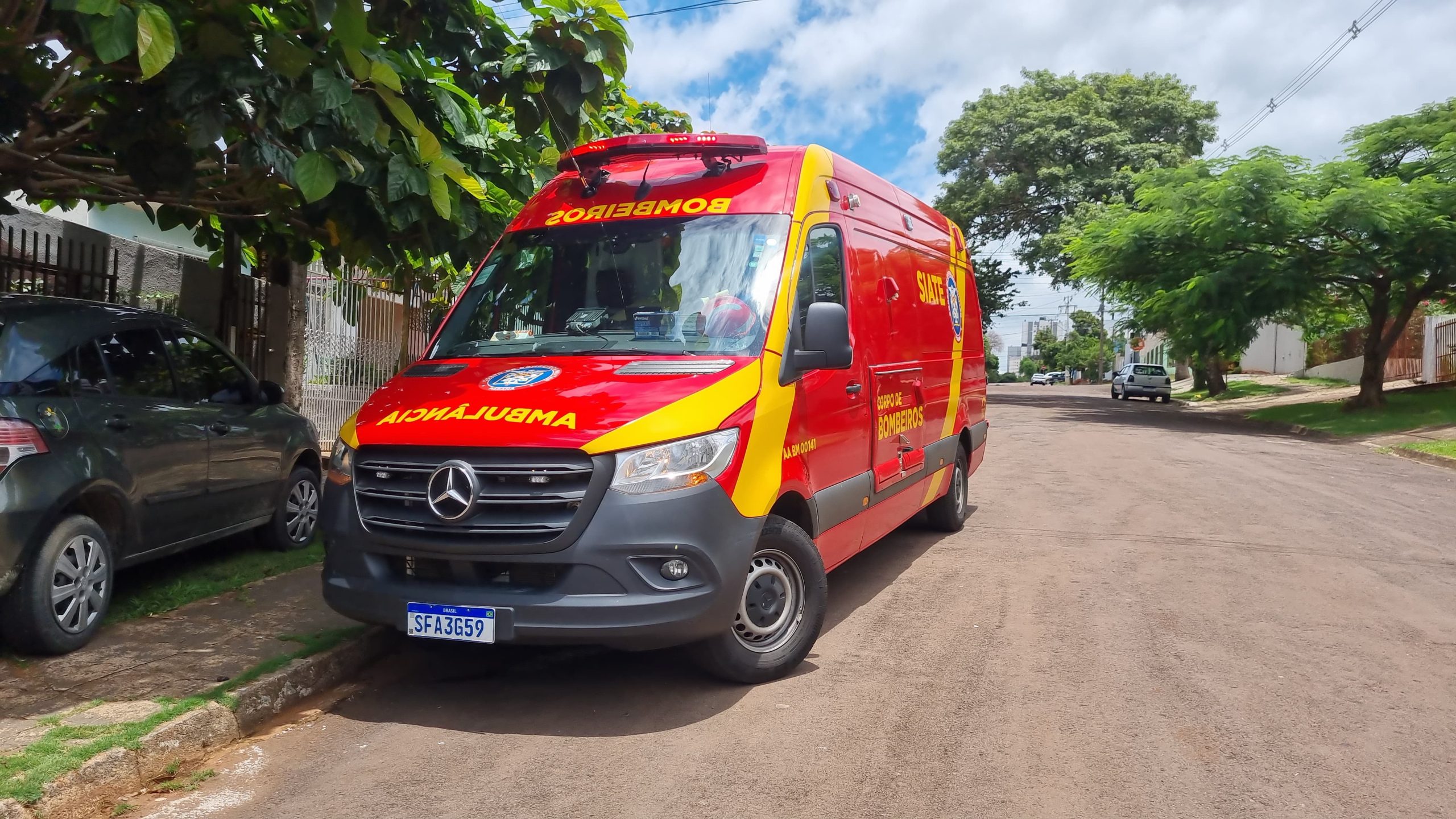 Homem bate a cabeça ao sofrer queda no bairro Claudete
