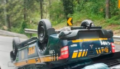 Imagem referente a Duas viaturas da PRF se envolvem em acidentes enquanto atendiam ocorrência de saque a transporte de valores