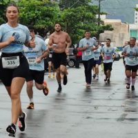 Imagem referente a 1.500 pessoas participaram do primeiro evento das Corridas Sanepar 2025, em Guaratuba