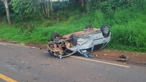 Imagem referente a Grave acidente na PR-180 deixa três feridos e provoca capotamento