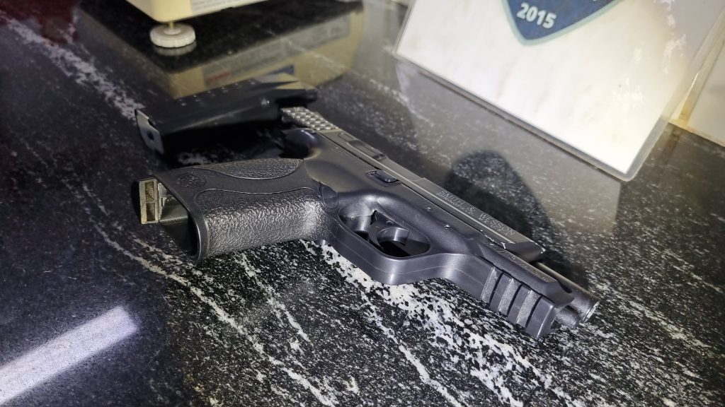 Homem é detido após fazer ameaças com réplica de pistola no Centro