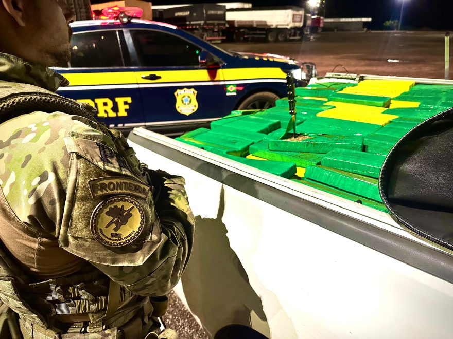 Motorista em fuga é preso pela PRF com mais de 1 tonelada de maconha