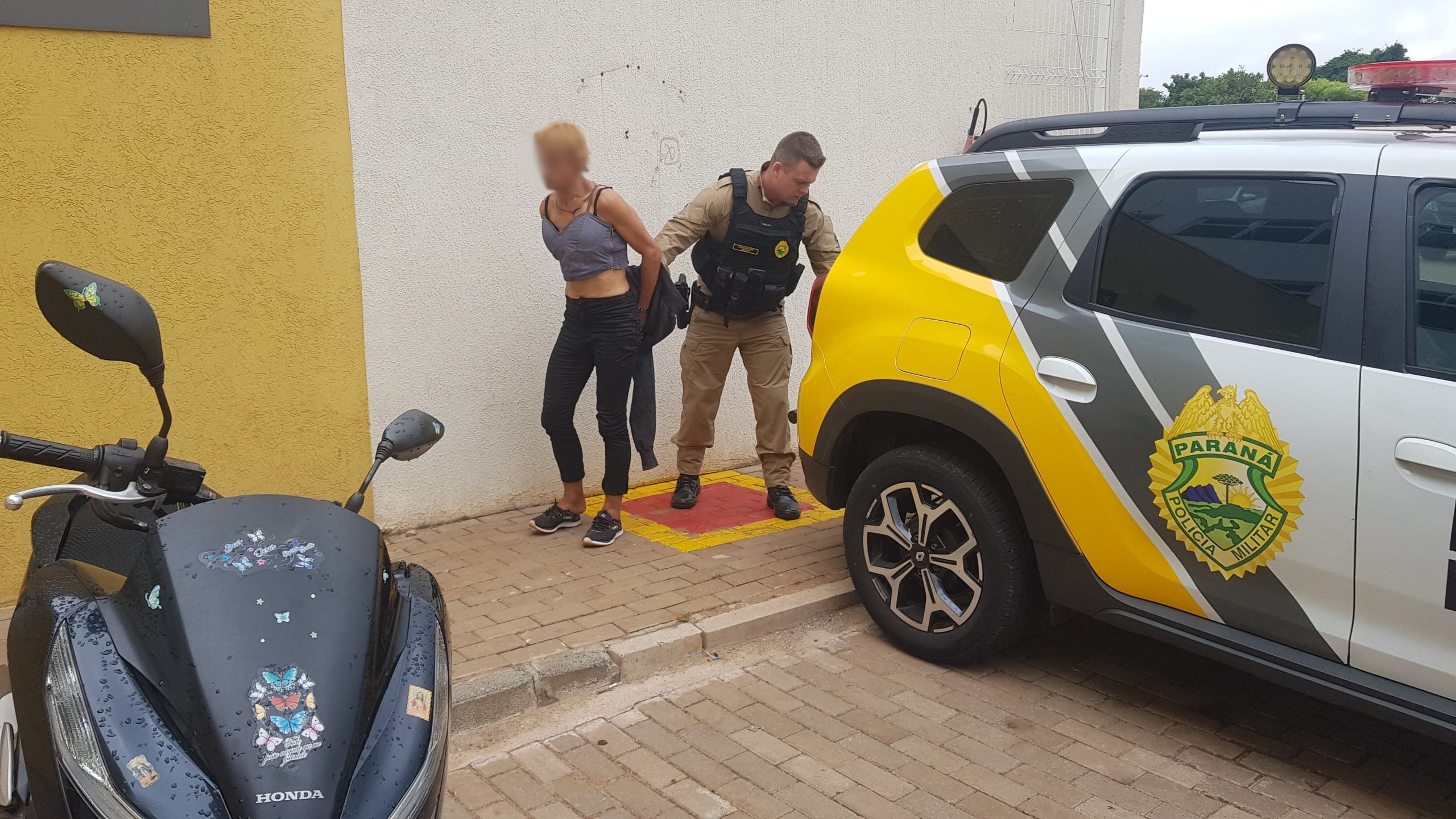 Travesti é detida após furtar picanha e cosméticos em supermercado de Cascavel