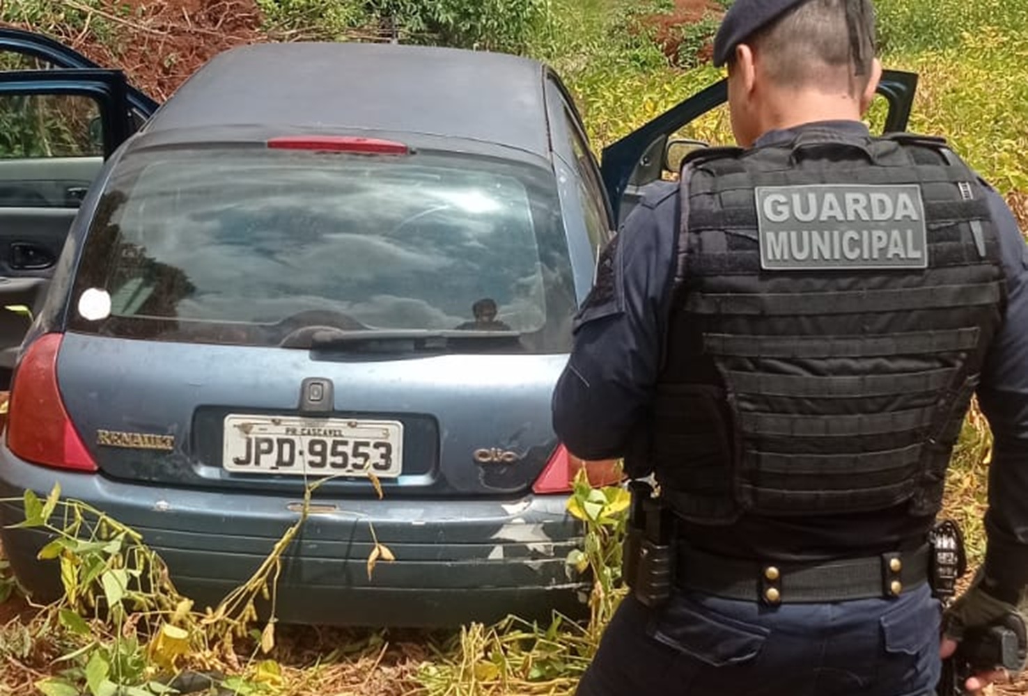 Clio furtado na noite de ontem é recuperado pela Guarda Municipal