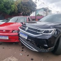 Imagem referente a Taos e Palio se envolvem em colisão na Rua Maranhão, no Centro