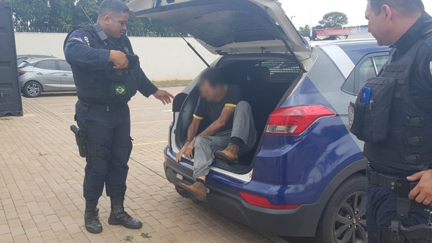 Homem de 61 anos é preso por descumprir medida protetiva que a mãe de 79 anos tem contra ele