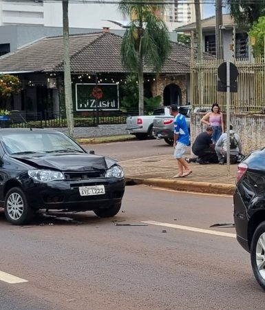 Imagem referente a Acidente envolvendo três carros deixa vítima na Rua Antonina