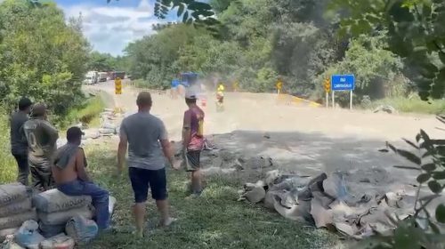 Imagem referente a Atenção motoristas: BR-277 está interditada na Ponte do Rio Cantagalo