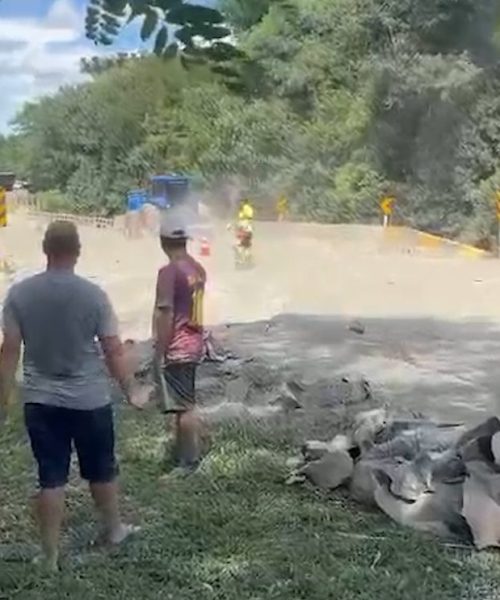 Imagem referente a Atenção motoristas: BR-277 está interditada na Ponte do Rio Cantagalo