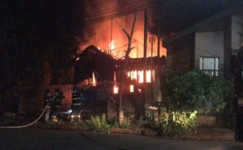 Imagem referente a Homem é preso após incendiar casa de assassino de menino em Assis