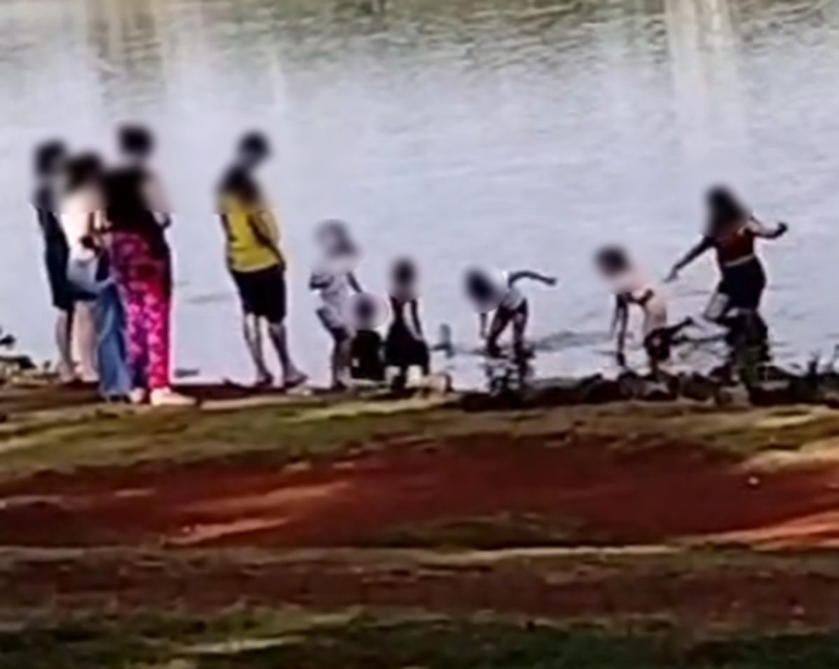 Flagrante de desrespeito: crianças são flagradas dentro do Lago Municipal de Cascavel