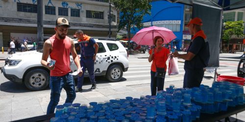 Imagem referente a Calor em SP: capital retoma operação para atender população vulnerável