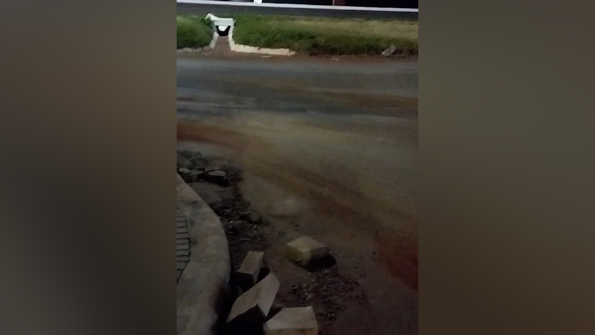 Pista perigosa: motociclista cai na BR 277 devido a resíduos de obra Pista perigosa: motociclista cai na BR 277 devido a resíduos de obra