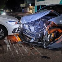 Imagem referente a Nivus tem a frente destruída em forte colisão com Polo no bairro Country