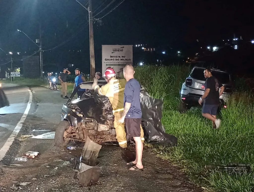 Acidente com três veículos deixa um morto na Avenida Brasil em Apucarana