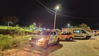 Imagem referente a Homem atira contra casal em residência, mas é deixado para trás pelo comparsa e é preso pela PM