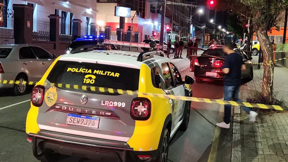 Guarda municipal é baleado por policial militar durante suposta briga de trânsito Guarda municipal é baleado por policial militar durante suposta briga de trânsito