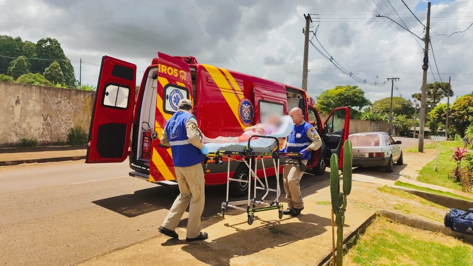 Idosa de 92 anos de idade sofre queda dentro de casa no Bairro Morumbi Idosa de 92 anos de idade sofre queda dentro de casa no Bairro Morumbi