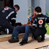 Imagem referente a Jovem passa mal ao presenciar acidente e é socorrido pelo Samu na rua Natal, no Centro