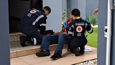 Imagem referente a Jovem passa mal ao presenciar acidente e é socorrido pelo Samu na rua Natal, no Centro