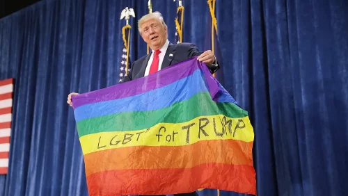 Imagem referente a Donald Trump suspende programas LGBTQ+