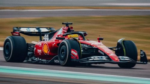 Imagem referente a Lewis Hamilton: Pilotar Ferrari foi “uma das melhores sensações da minha vida”