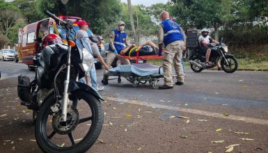 Imagem referente a Mulher cai de moto na Rua Machado Assis e fica ferida