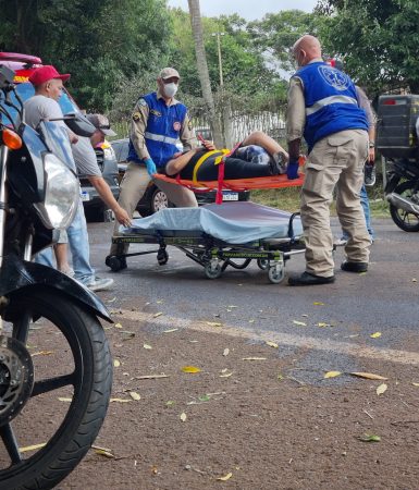 Imagem referente a Mulher cai de moto na Rua Machado Assis e fica ferida