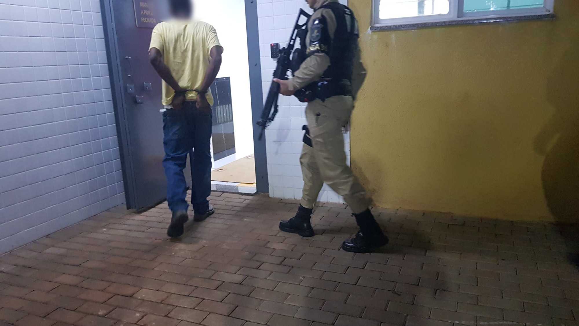 Ameaça de agressão a companheira provoca briga generalizada e detenção de homem