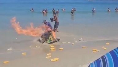 Imagem referente a Carrinho de milho explode em praia e banhistas ajudam vendedor