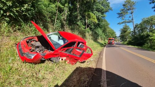 Imagem referente a Argo e caminhão quase colidem frontalmente na PR-180 em Rio do Salto